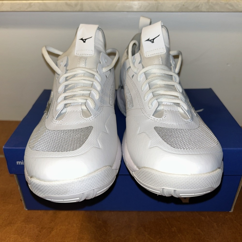 Mizuno Energy Women's Size 9 Wave Luminous Volleyball Shoes White New With Box - Picture 2 of 9